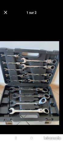 Coffret 13 pièces clé plate cliquet articuler.
Du 8 mm au 32 mm .
Neuf