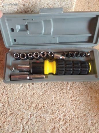 Coffret de clés à cliquet avec tournevis multifonction