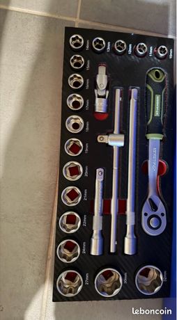 Coffret douille + cliquet Neuf