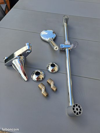 Colonne de douche avec mitigeur Hansgrohe pomme et flexible