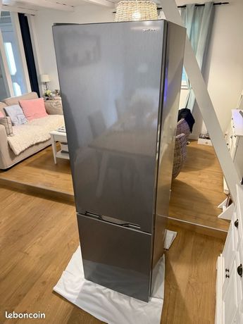 Combi frigo congélateur en panne mais en excellent état esthétique