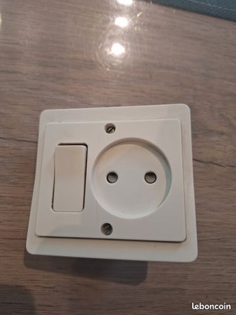Combiné prise +interrupteur