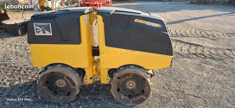 Compacteur de tranchee double billes bomag bmp 8500 radiocommande