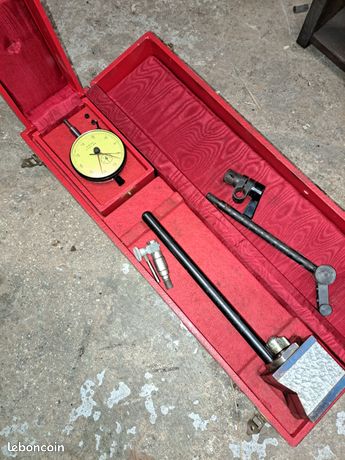 Comparateur avec base magnétique facom