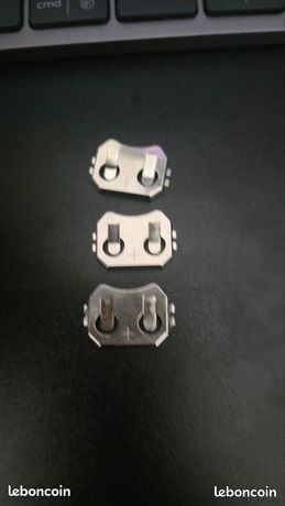 Composants support de piles (Game Boy)
