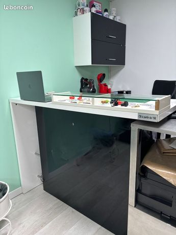 Comptoir accueil - salon - boutique