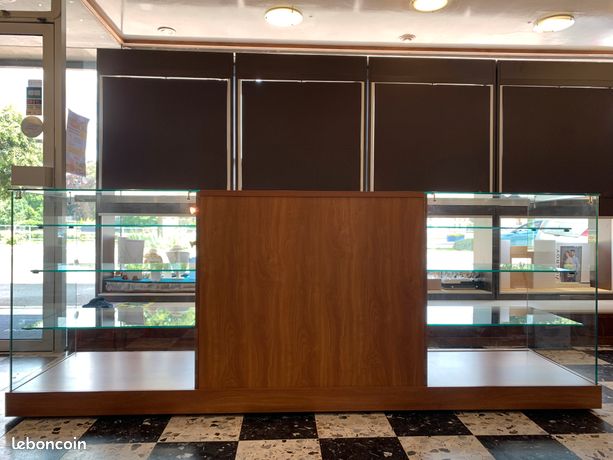 Comptoir vitrines magasin