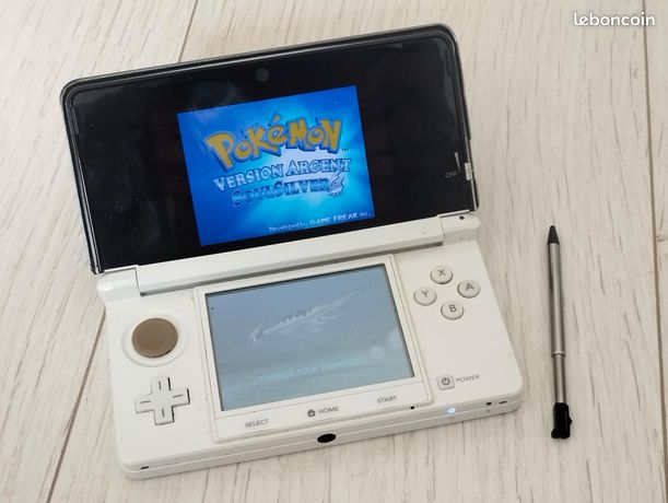 Console Nintendo 3DS + chargeur + stylet