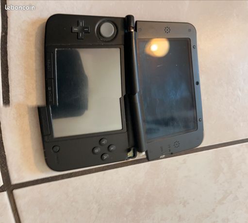 Console NINTENDO 3DS XL cassée
