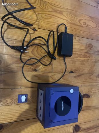 Console Nintendo Gamecube + carte mémoire sans manette et adaptateur