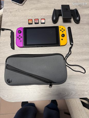 Console nintendo switch + 3 jeux et sacoche