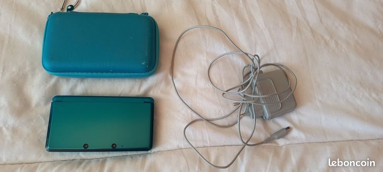 Console Nintendo 3ds bleue + chargeur