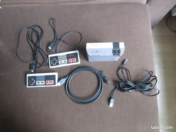 Console NINTENDO NES Classic Mini officielle + 30 jeux + 2 manettes