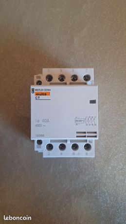 Contacteur 4 pôles 40A Merlin Gerin 15386