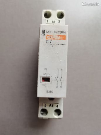 Contacteur de puissance 25A merlin Gerin