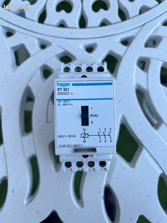 Contacteur de puissance jour/nuit Hager
