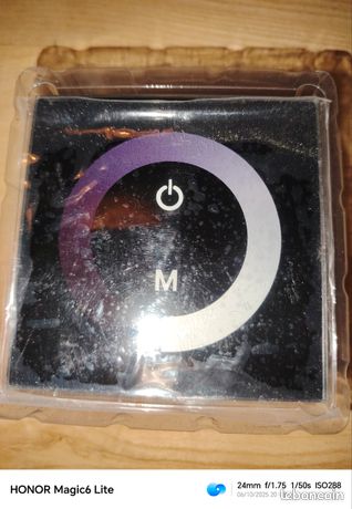 Contrôleur tactile mural