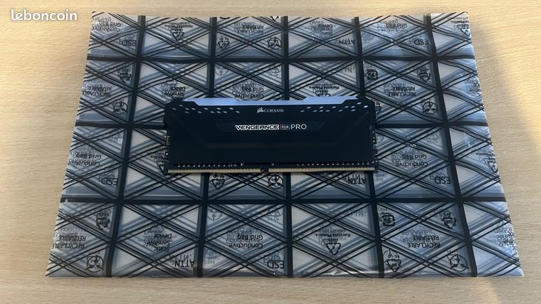 Corsair Vengeance RGB PRO 8 Go DDR4 3200 MHz CL16 Noir
