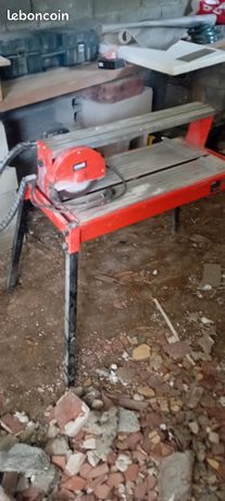 Coupe carrelage a eau électrique