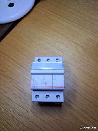 Coupe circuit sectionneur LEGRAND 05838