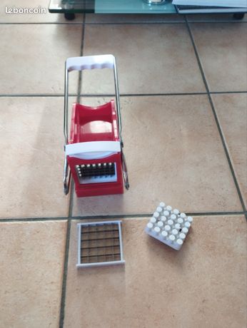 Coupe frites avec 2 grilles et ventouse