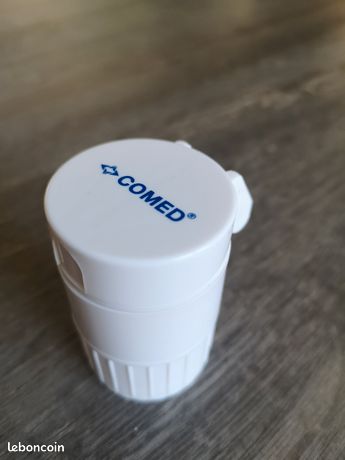 Coupeur broyeur de comprimés