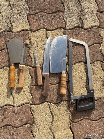 Couteaux et scie de boucher