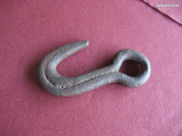 Crcohet plat avec anneau en fer forgé