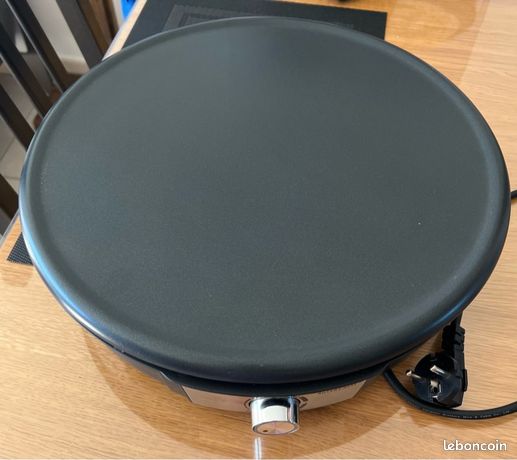 Crêpière 1500 w diamètre 34 cm comme neuf servi 2 ou 3 fois