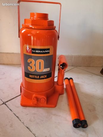 Cric bouteille hydraulique 30T neuf dans l'emballage neuf dans l'emballageprix ferme disponible aussi en 50 tonnes à 80