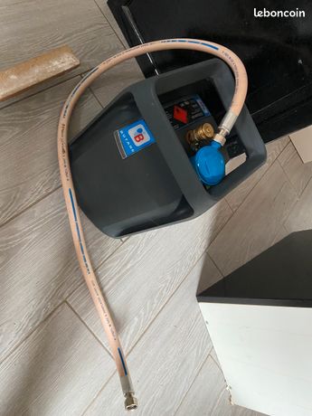 Cube butane 6kg 50% pleine + détenteur + câble