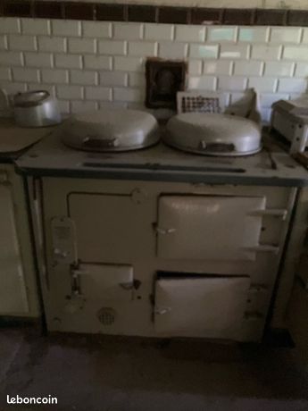 Cuisinière à charbon ancienne