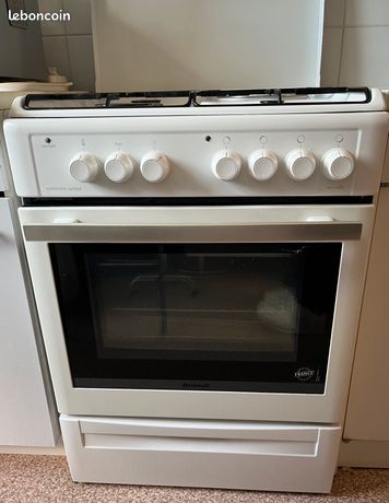Cuisinière à gaz avec four