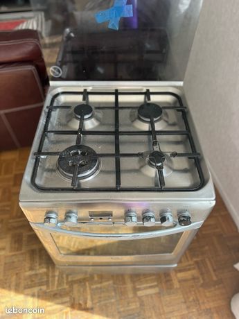 Cuisinière à gaz Hotpoint Four à convection Naturelle -Inox