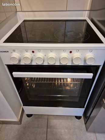 Cuisinière avec hotte offerte