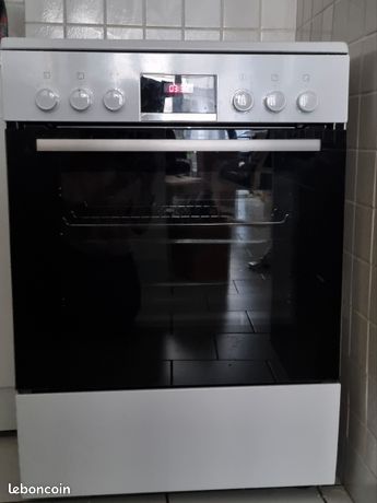 Cuisinière Bosh HKR39I120