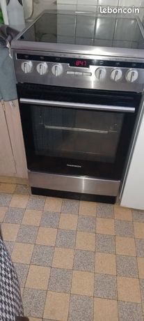 Cuisinière électrique grise
