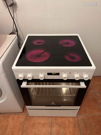 Cuisinière électrique vitrocéramique neuve