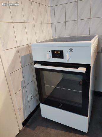 Cuisinière Electrolux à induction 3 feux + four