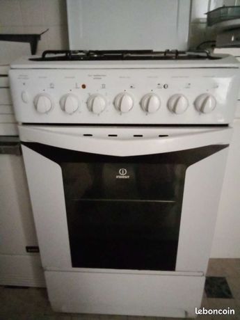 Cuisinière gaz de ville neuf presque pas utilisé