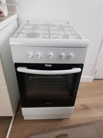 Cuisinière gaz Essentiel B quasi neuve + tuyau de gaz