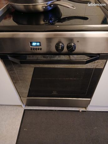 Cuisinière induction 3 feux très bon état