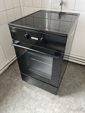 CUISINIÈRE INDUCTION 50 CM | Chaleur tournante / HISENSE / quasi neuve