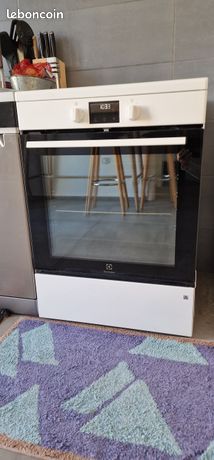 Cuisinière induction Electrolux LKI64890BX État neuf achetée en 2022
