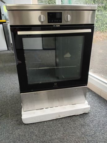 Cuisinière induction Electrolux déclassé