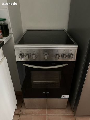 Cuisinière noire et grise