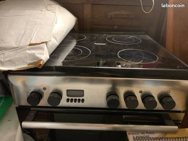 Cuisinière Vitrocéramique Hotpoint Ariston