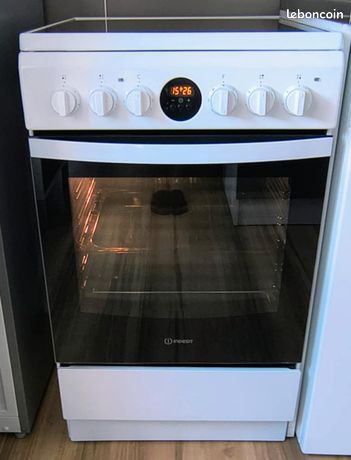 Cuisinière vitrocéramique INDESIT