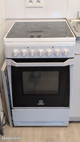 Cuisinière vitrocéramique Indesit