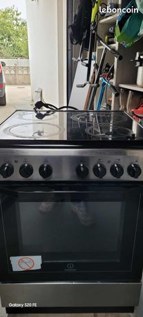 Cuisinière vitrocéramique indesit